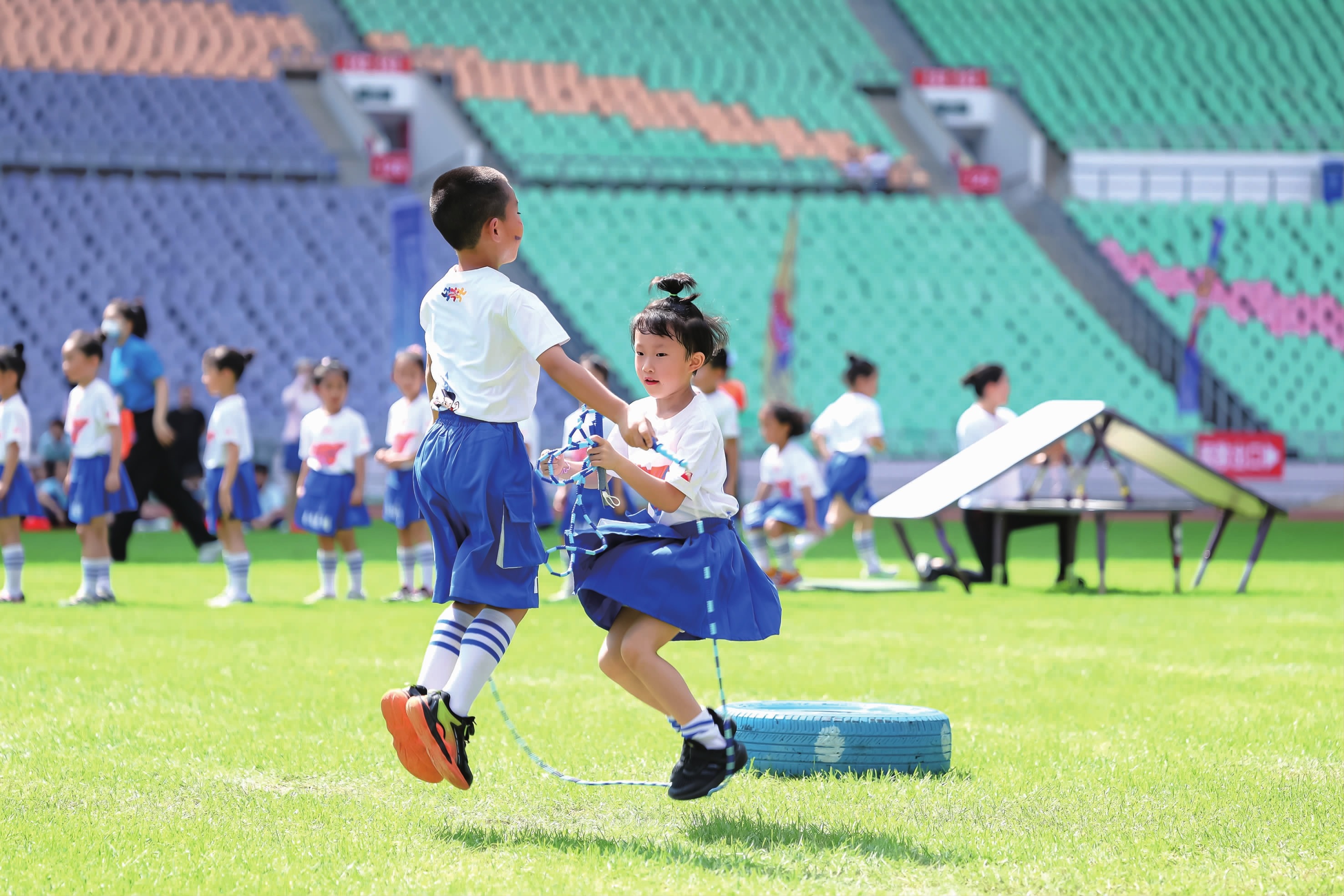 LOL：收购RNG的公司被曝光了，真应了Doinb的那句话，厂长放话JDG季后赛发力